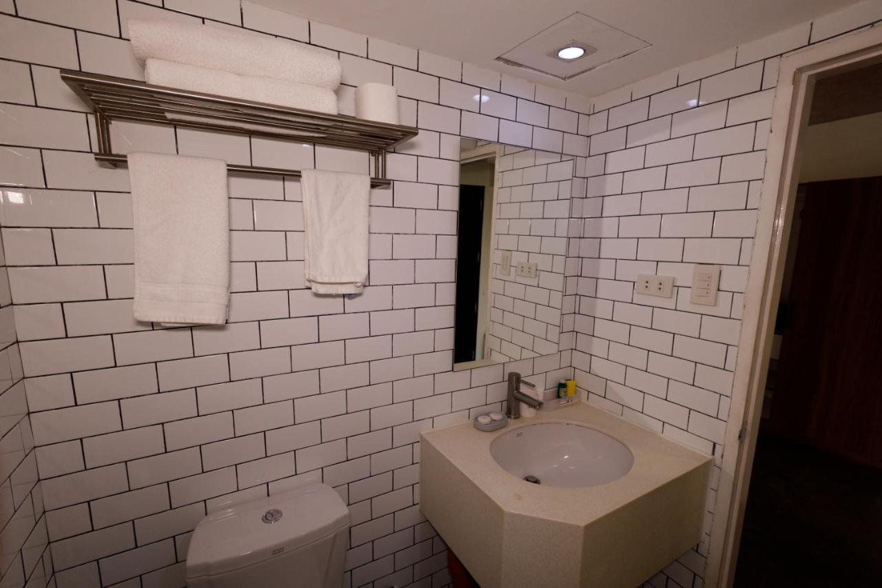 5880 Enriquez Residences Манила Екстериор снимка