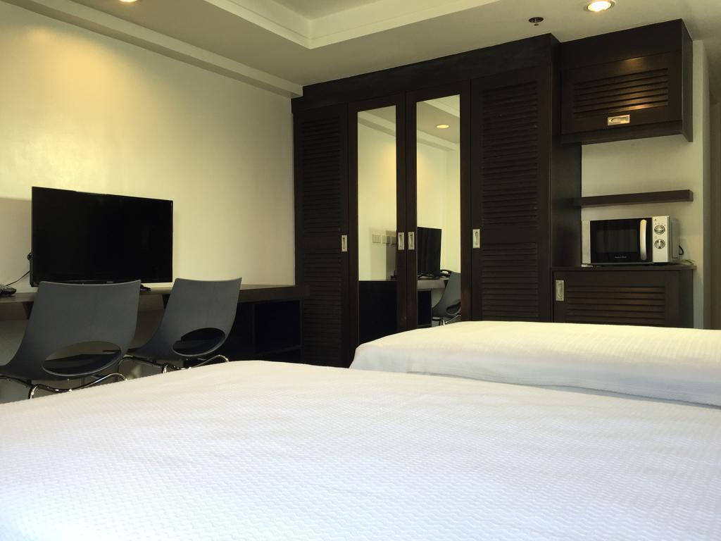 5880 Enriquez Residences Манила Екстериор снимка